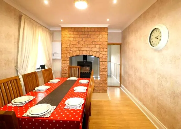 Cheerful 4-Bedroom Holiday Home Close To The Sea Blackpool